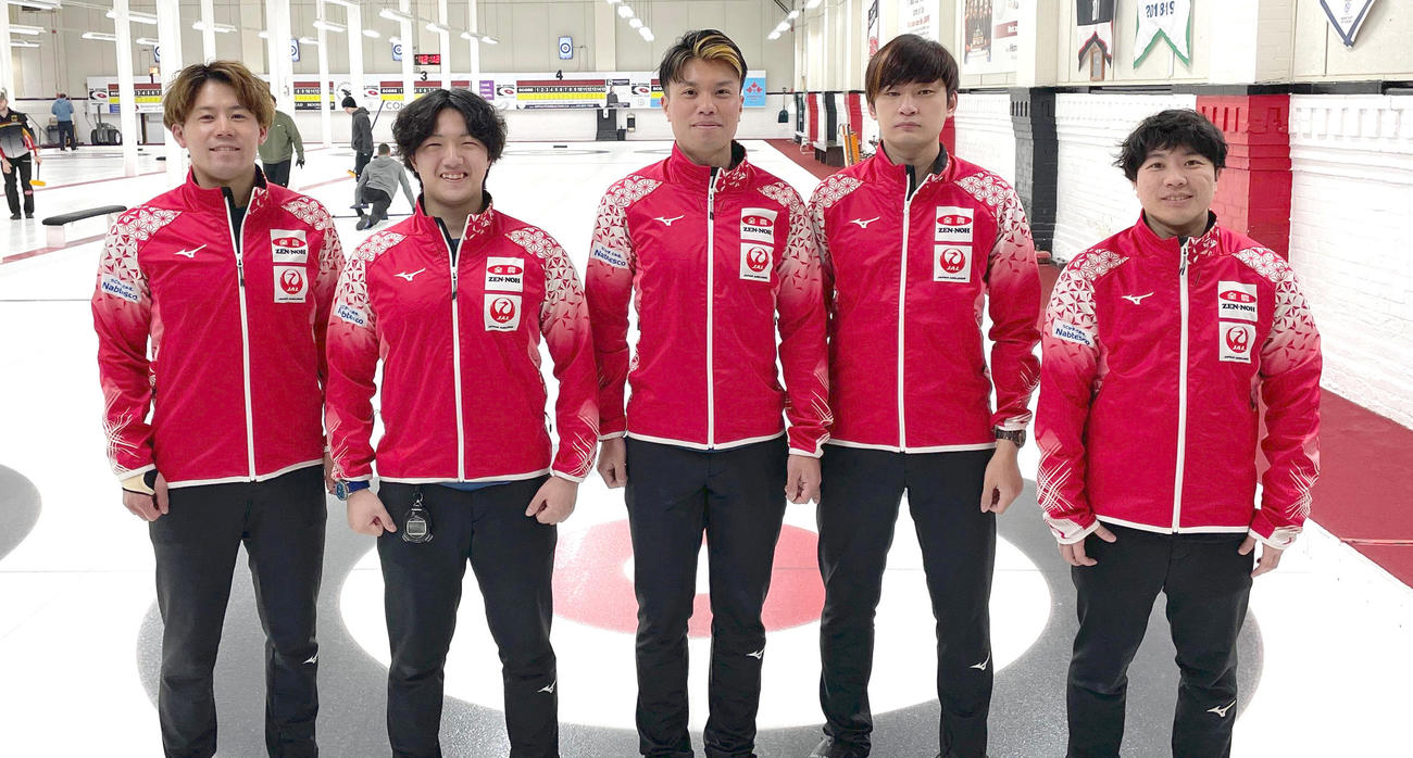 カーリング男子日本代表SC軽井沢クラブの小泉、山本、山口、柳沢、臼井（左から）（JAC提供）