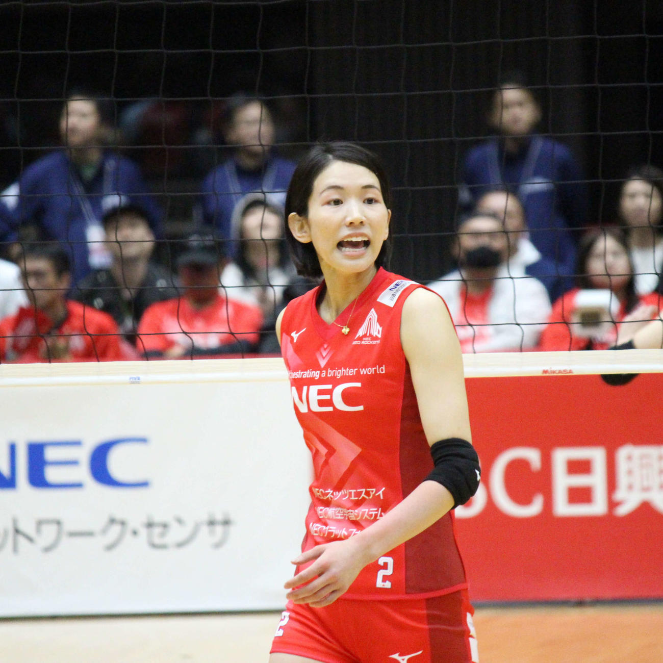 声を出してチームメートを鼓舞するNECの古賀紗理那（撮影・勝部晃多）