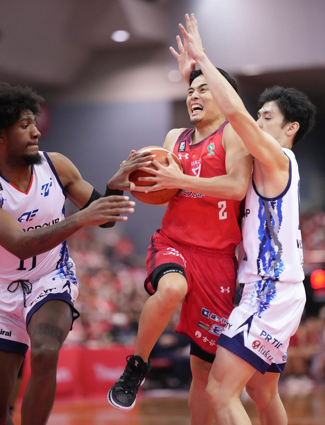 千葉J対FE名古屋　第4Q、果敢に攻め込む千葉J富樫（中央）（撮影・鈴木みどり）