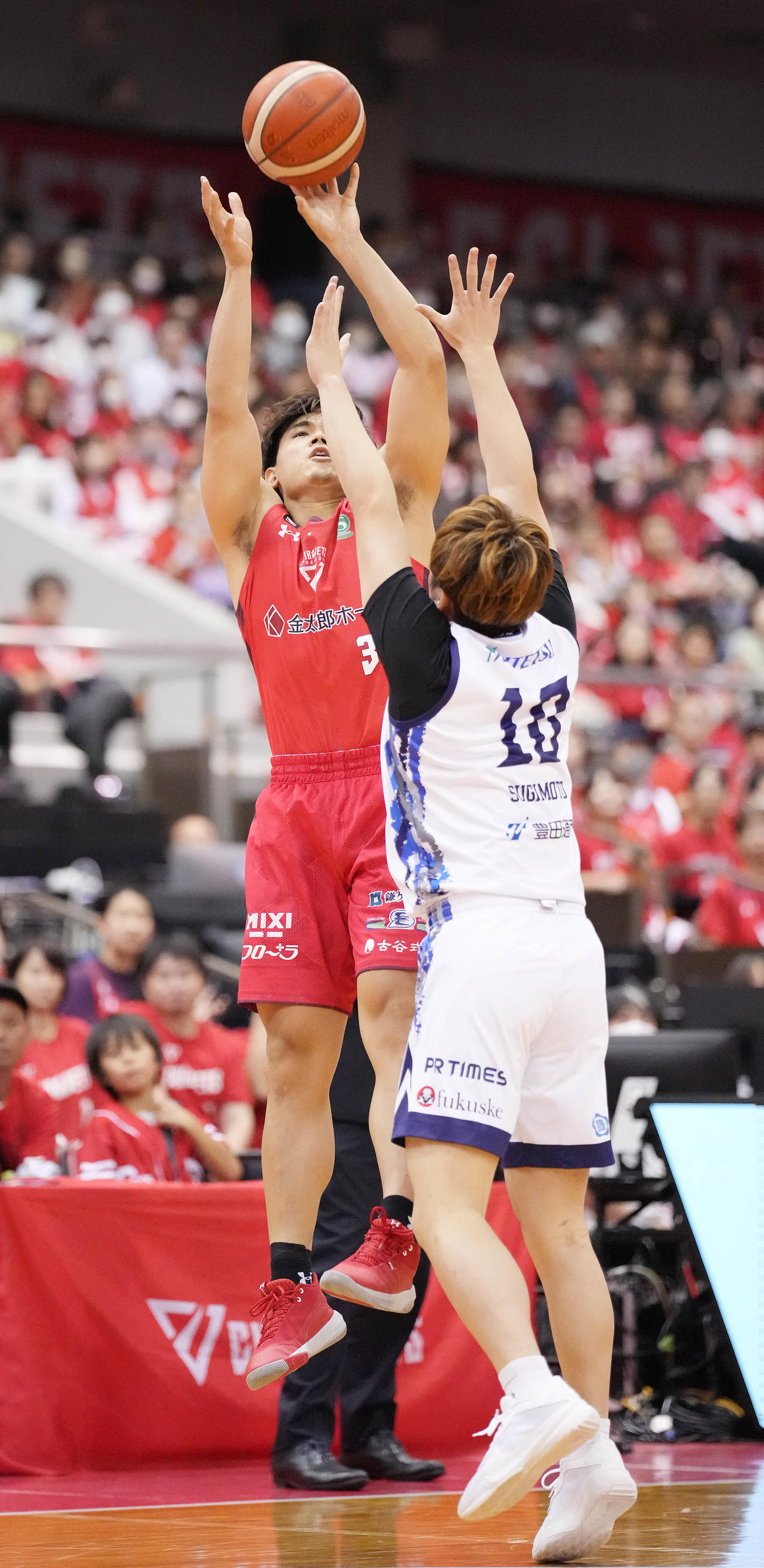 千葉J対FE名古屋　第4Q、シュートを放つ千葉J原（撮影・鈴木みどり）