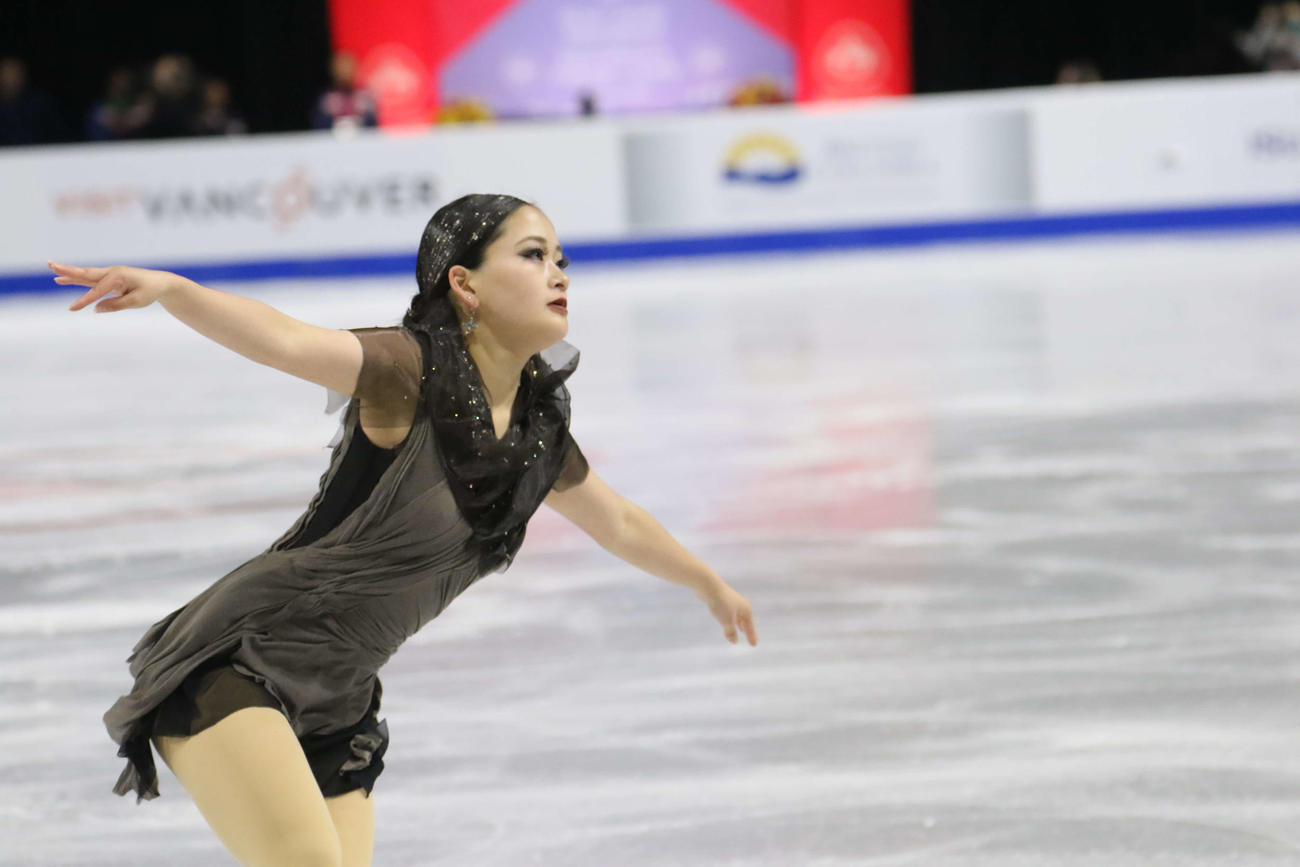 女子フリーで演技する渡辺