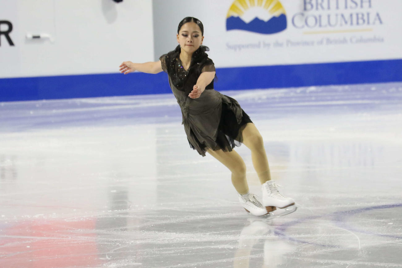女子フリーの6分間練習で調整する渡辺