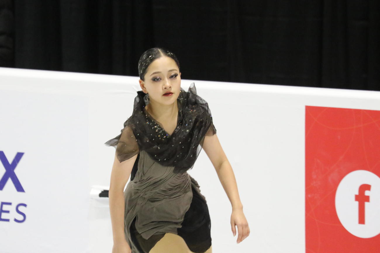 女子フリーの6分間練習で調整する渡辺