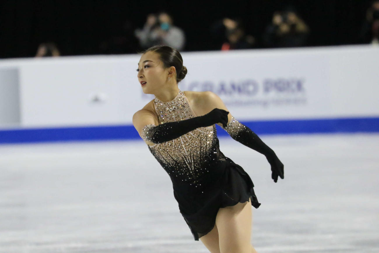 女子フリーで演技する坂本