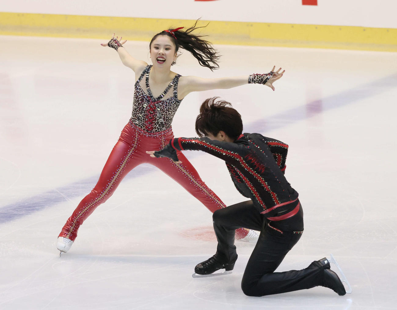 西日本フィギュアスケート選手権　アイスダンス　吉田唄菜＆森田真沙也（2023年10月28日撮影）
