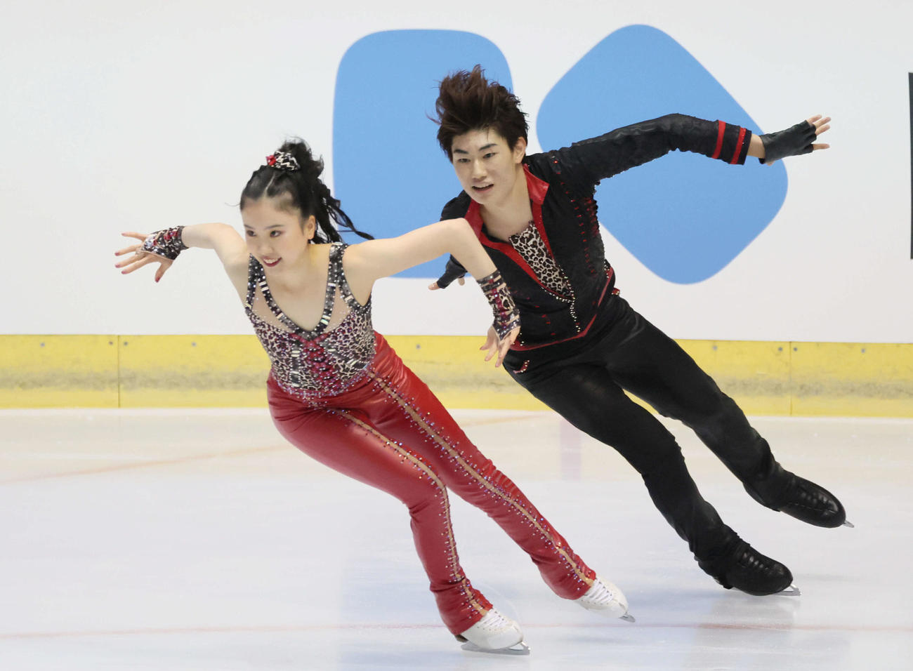 西日本フィギュアスケート選手権　アイスダンス　吉田唄菜＆森田真沙也（2023年10月28日撮影）
