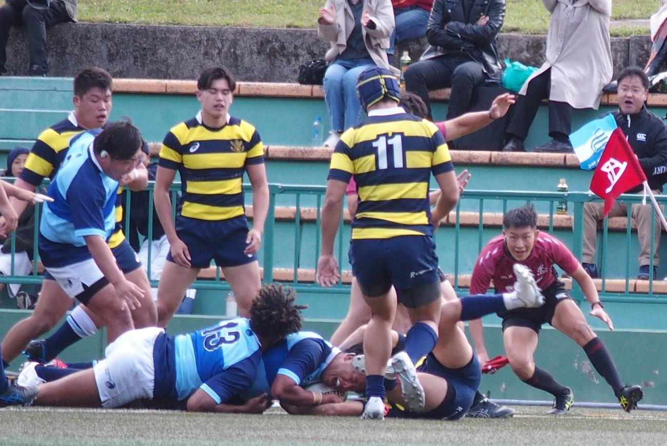 立命館大対摂南大　前半22分にトライを決める摂南大NO8河野秀太郎（撮影・永田淳）