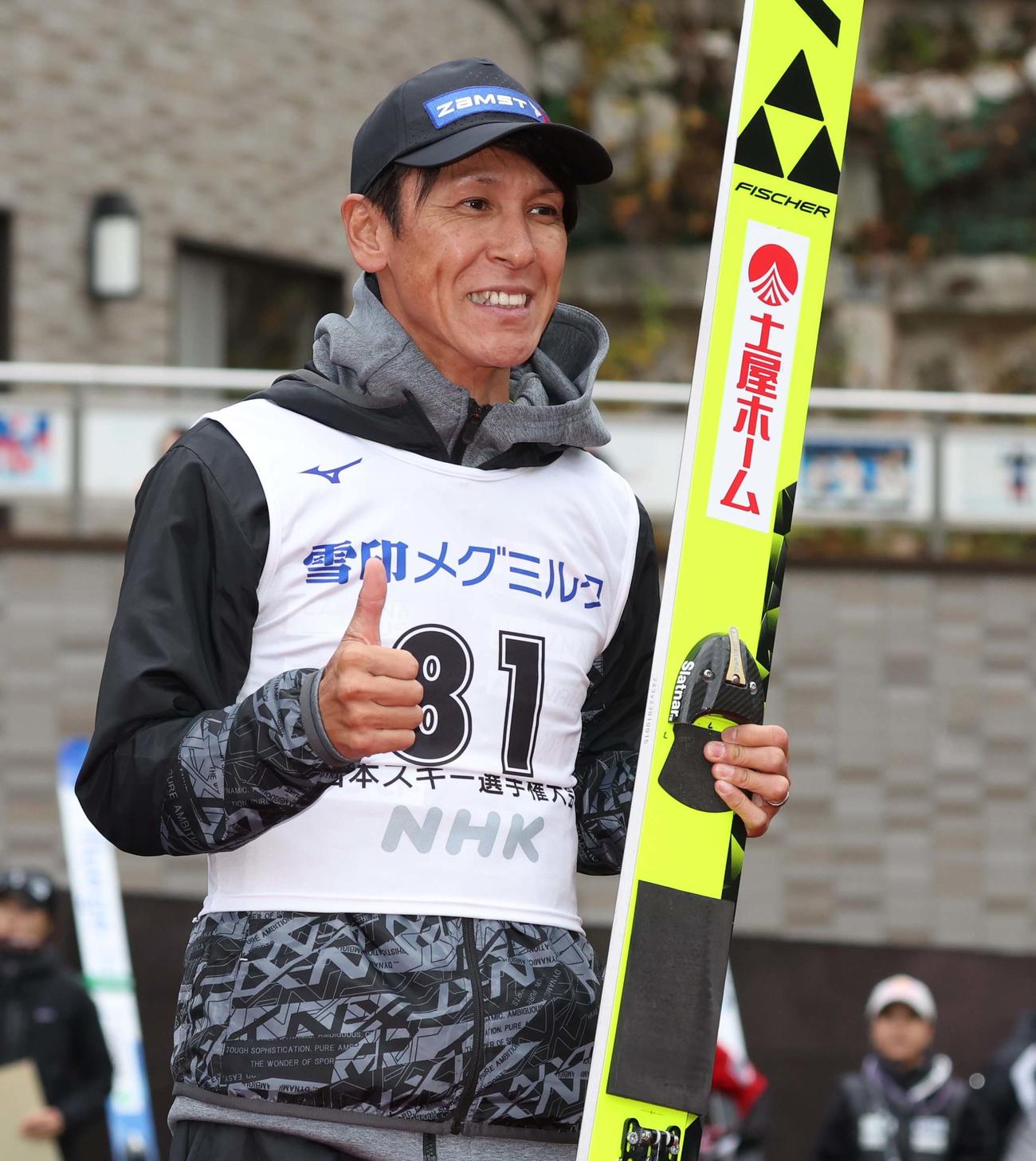 4位に入り表彰式で笑顔の葛西（撮影・黒川智章）