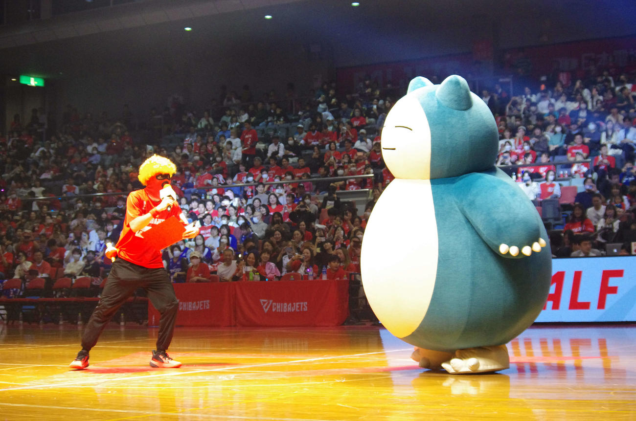 バスケットボールB1千葉Jの練習生としてハーフタイムを盛り上げたポケットモンスターのカビゴン