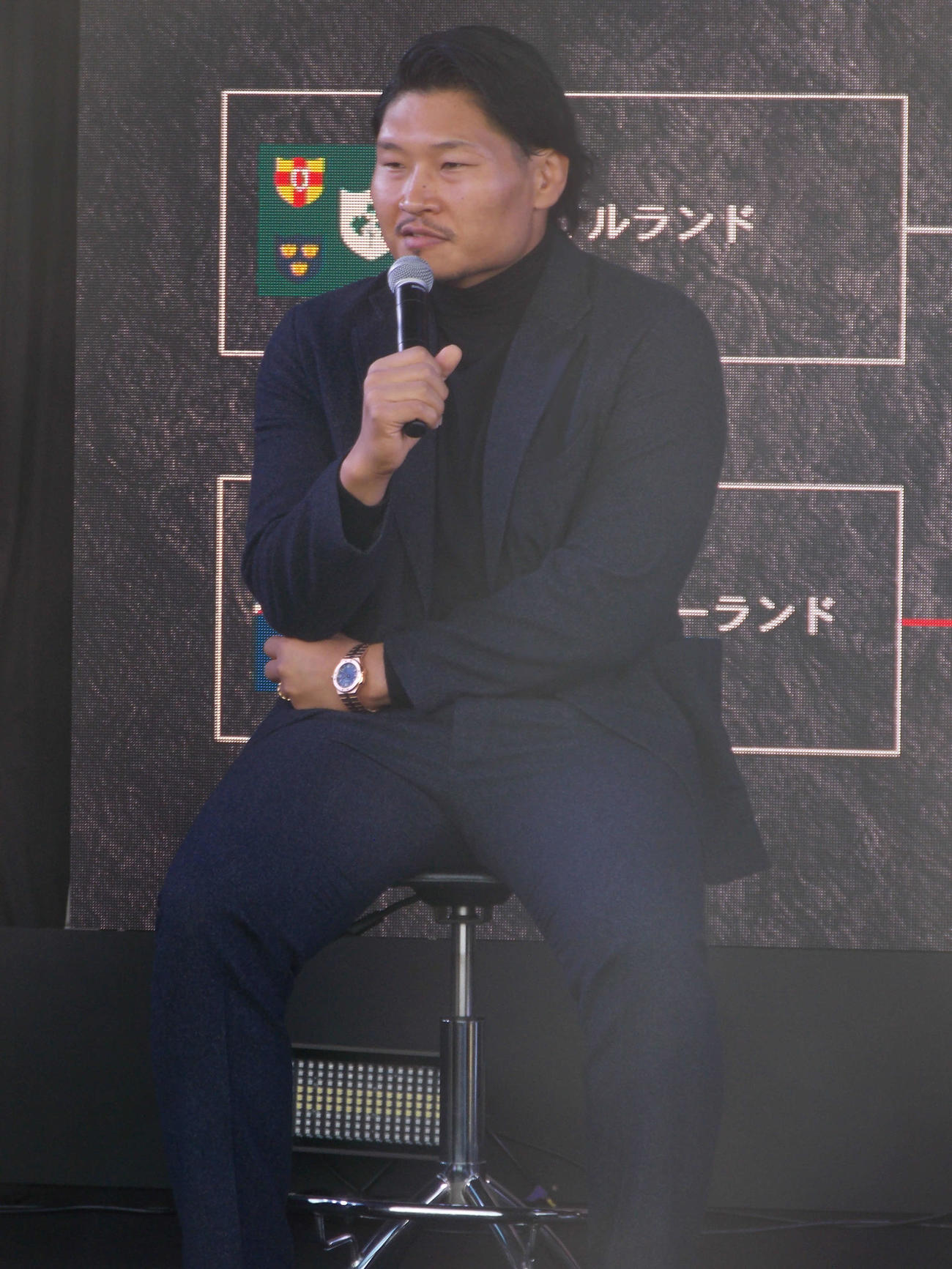 都内で開かれたランドローバーのイベントで思いを語る日本代表の稲垣啓太（撮影・松本航）