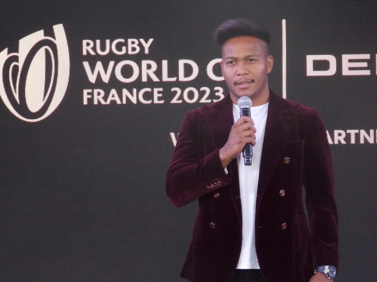 都内で開かれたランドローバーのイベントで思いを語る日本代表WTB松島幸太朗（撮影・松本航）