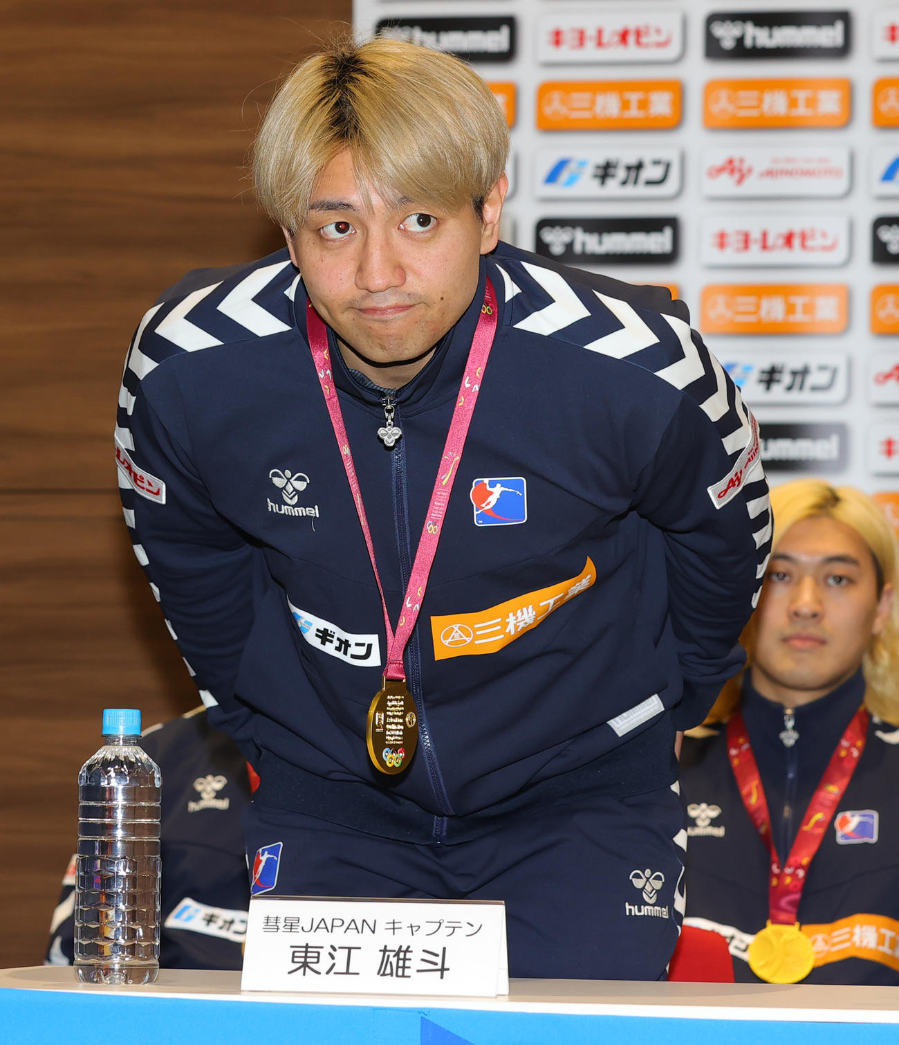 パリ五輪の出場権を獲得し会見に臨む東江主将らハンドボール男子日本代表（撮影・野上伸悟）