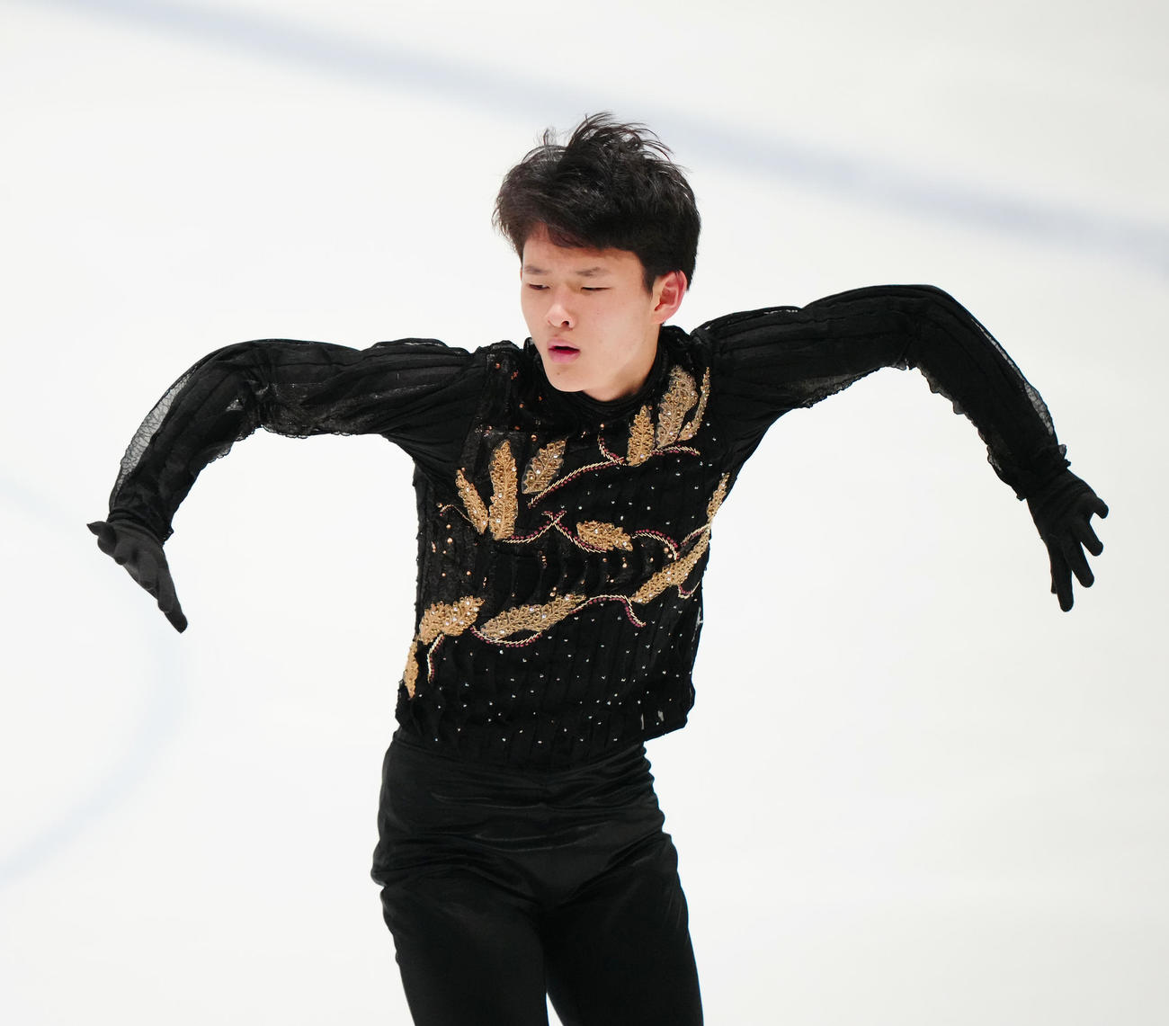 ジュニア男子SPで演技する周藤集（撮影・江口和貴）