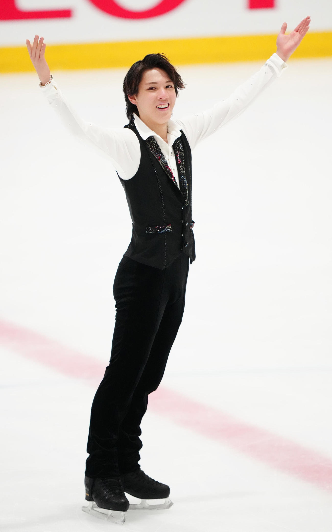 男子フリーの演技後、客席にあいさつする大島光翔（撮影・江口和貴）