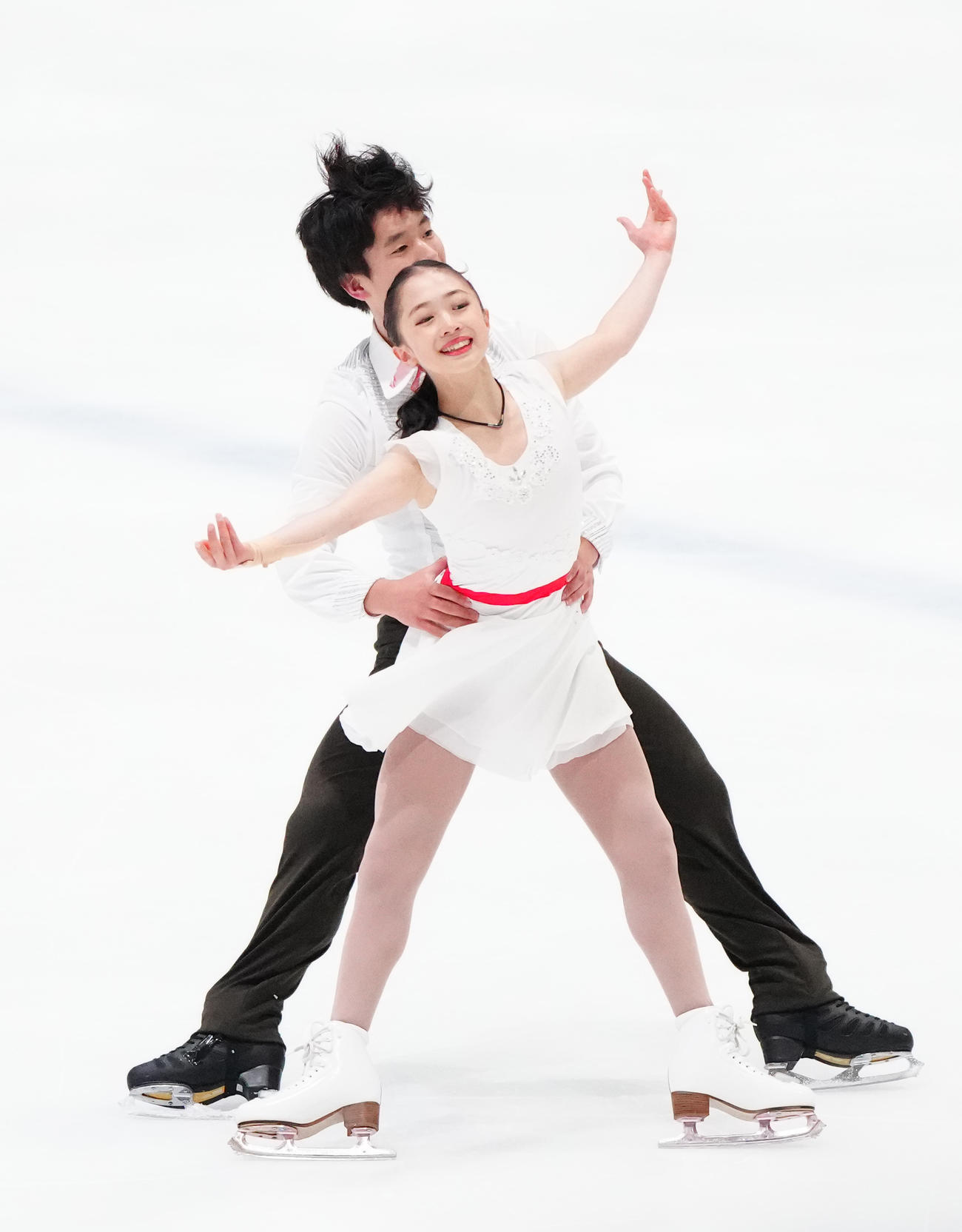 ジュニアペアのフリーで演技する清水咲衣（手前）、本田ルーカス剛史組（撮影・江口和貴）