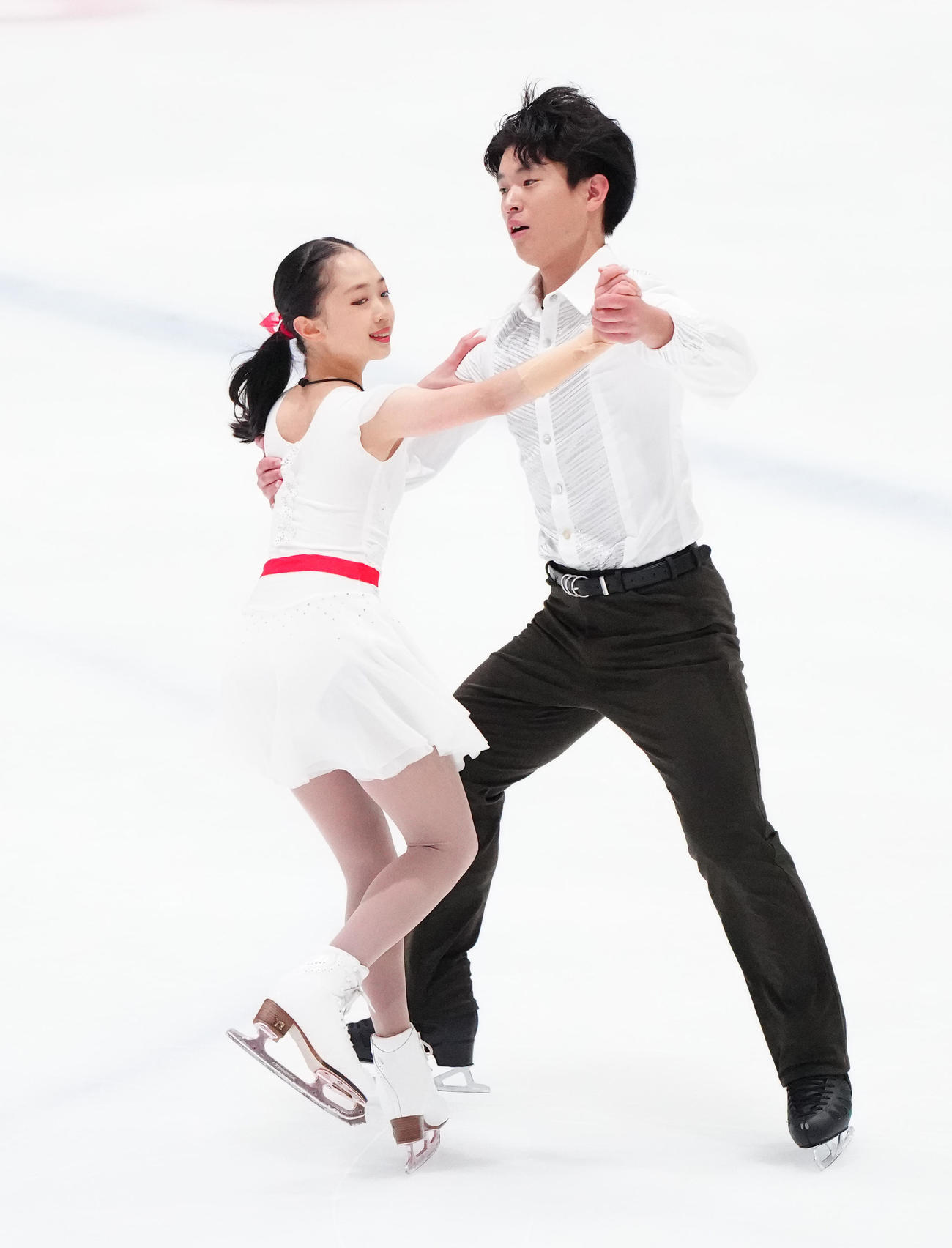 ジュニアペアのフリーで演技する清水咲衣（左）、本田ルーカス剛史組（撮影・江口和貴）