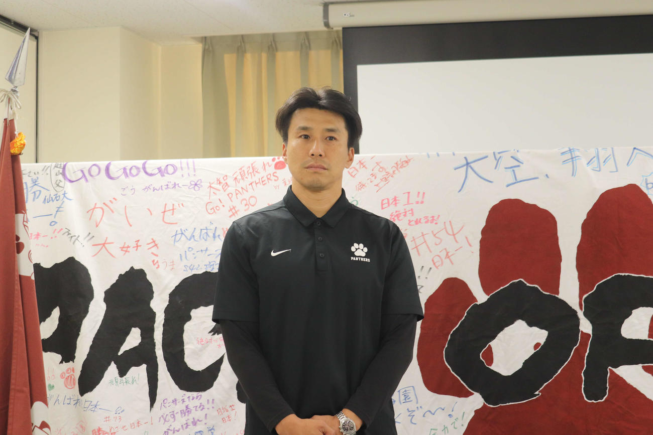 打倒関学大に向け自信を見せた立命大の長谷川昌泳オフェンスコーディネーター（撮影・竹本穂乃加）