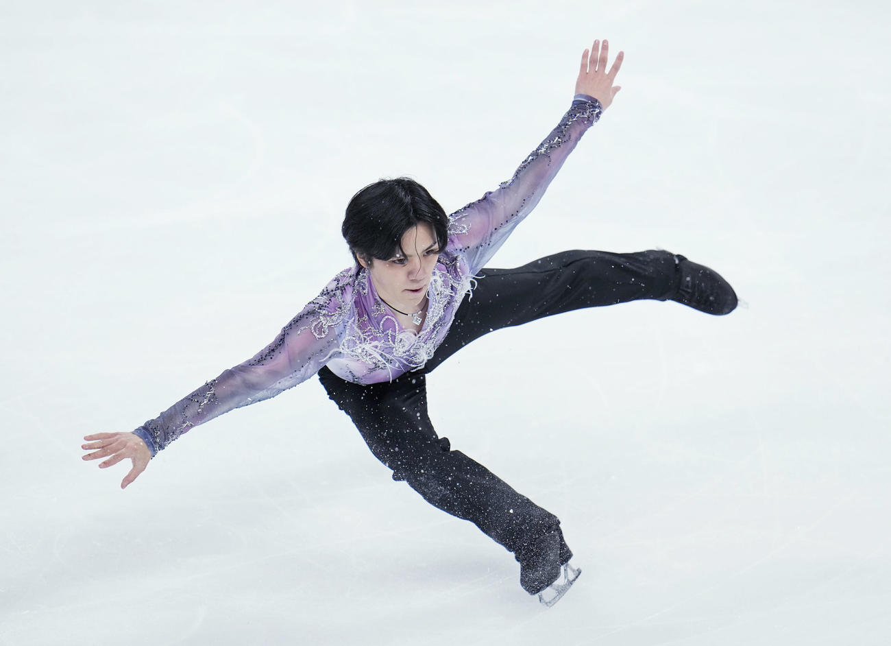 男子SPで演技する宇野昌磨（共同）
