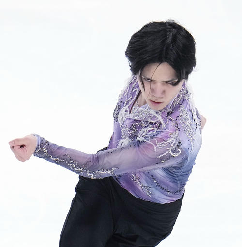 男子SPで演技する宇野昌磨（共同）