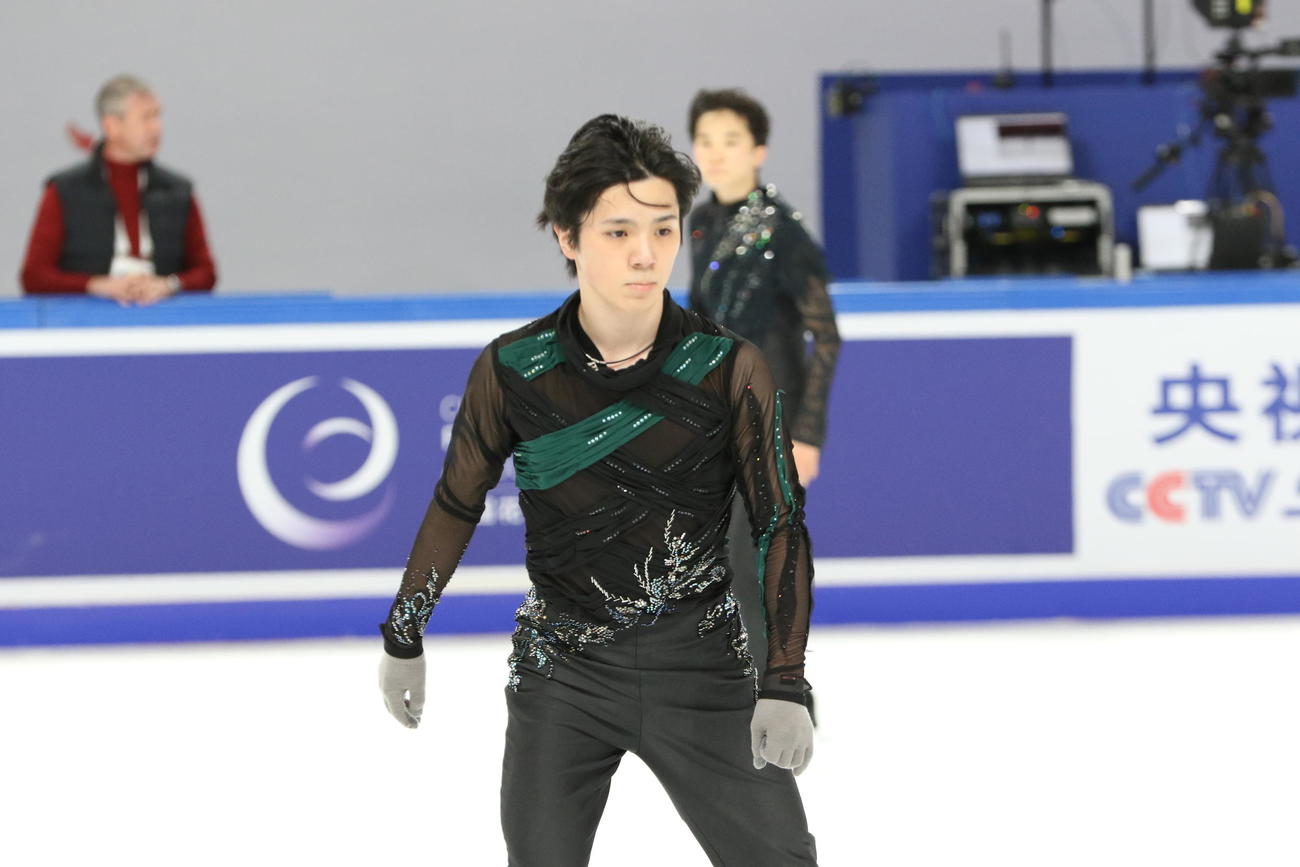 フリー前の公式練習で滑る宇野昌磨