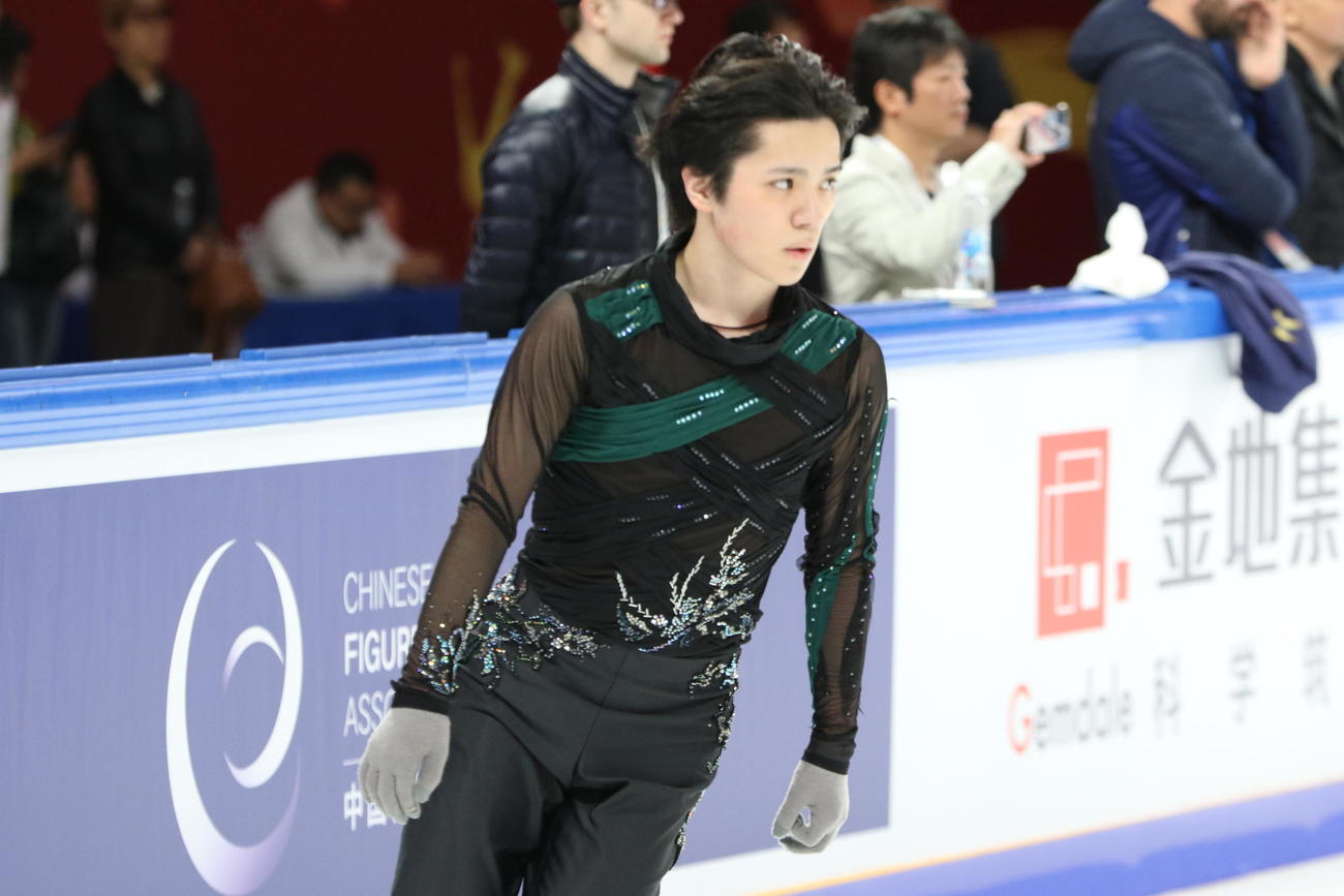 フリー前の公式練習で滑る宇野昌磨