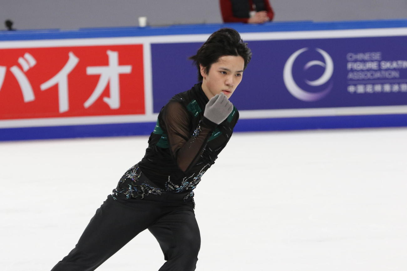 フリー前の公式練習で滑る宇野昌磨