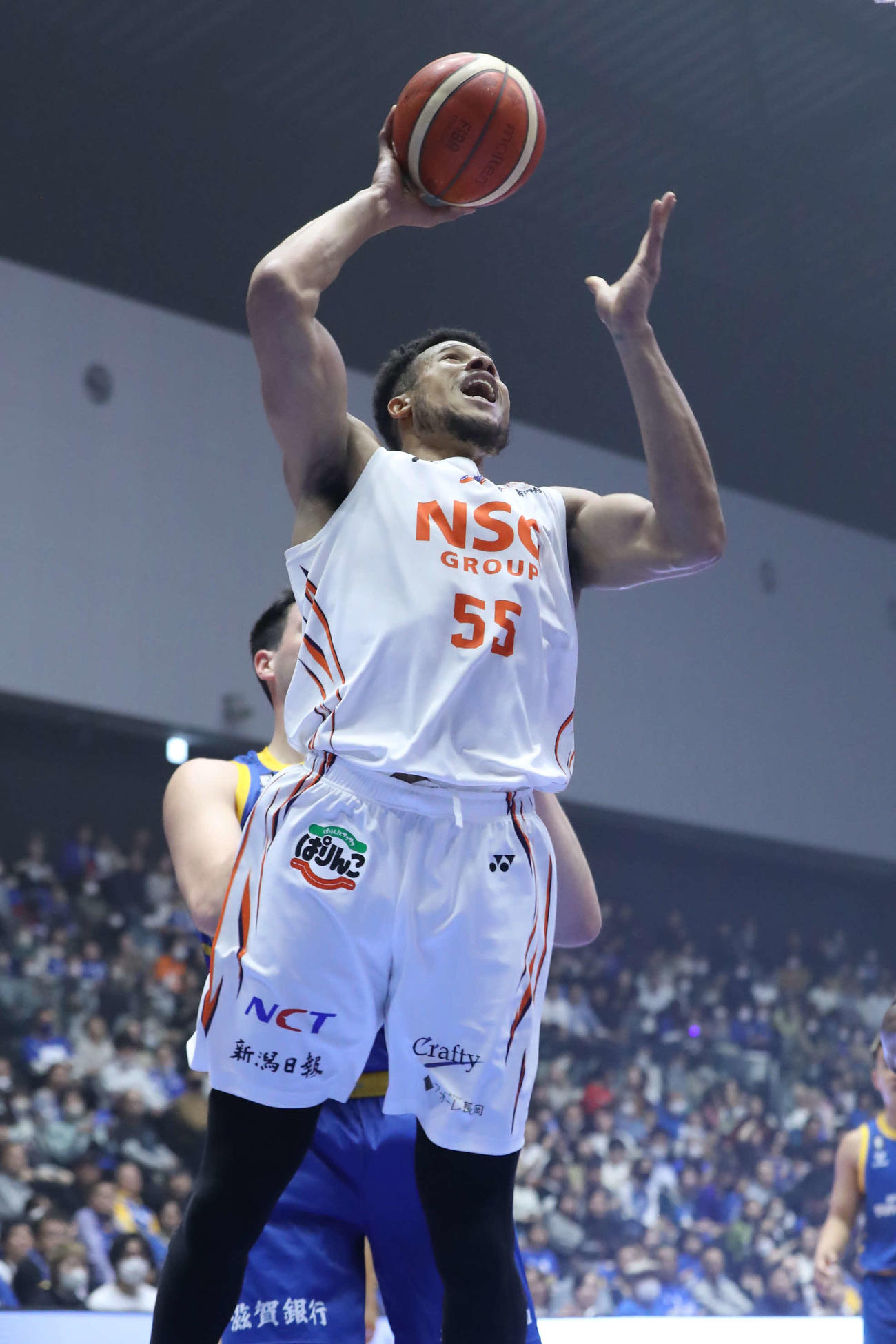 第3Q、シュートに行く新潟のハント（C）B．LEAGUE
