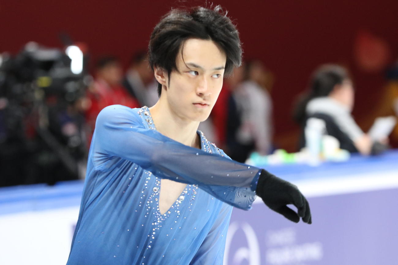 フリー前の公式練習でりりしい表情を見せる山本草太