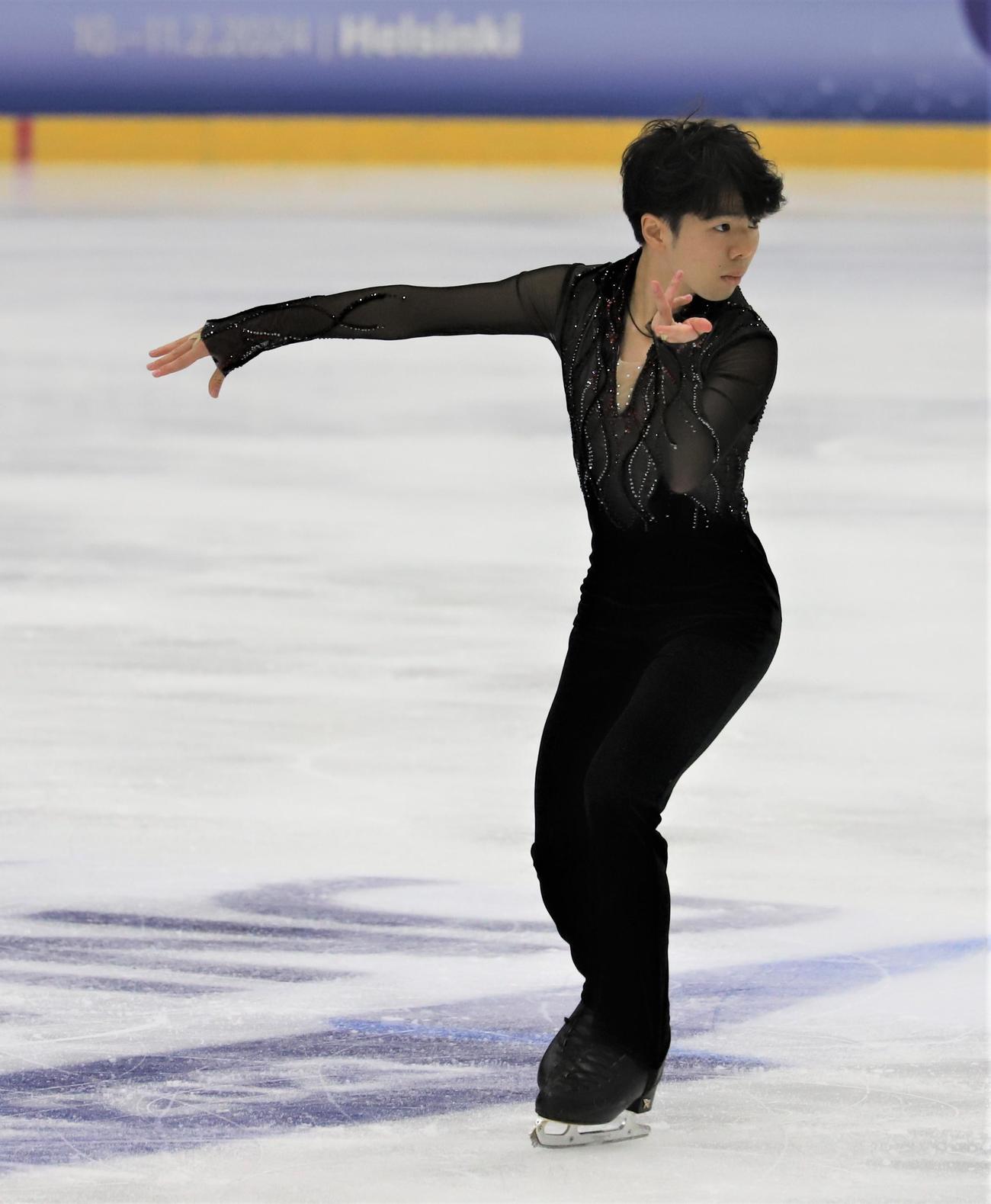 フィギュアスケートGPシリーズフィンランド大会　男子SPで演技を披露する佐藤（撮影・藤塚大輔）