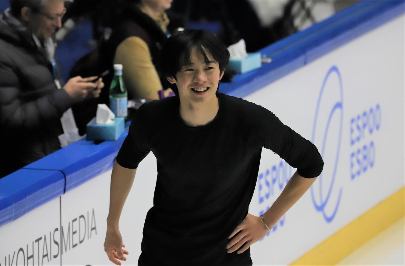 フィギュアスケートGPシリーズフィンランド大会の公式練習に臨む島田（撮影・藤塚大輔）