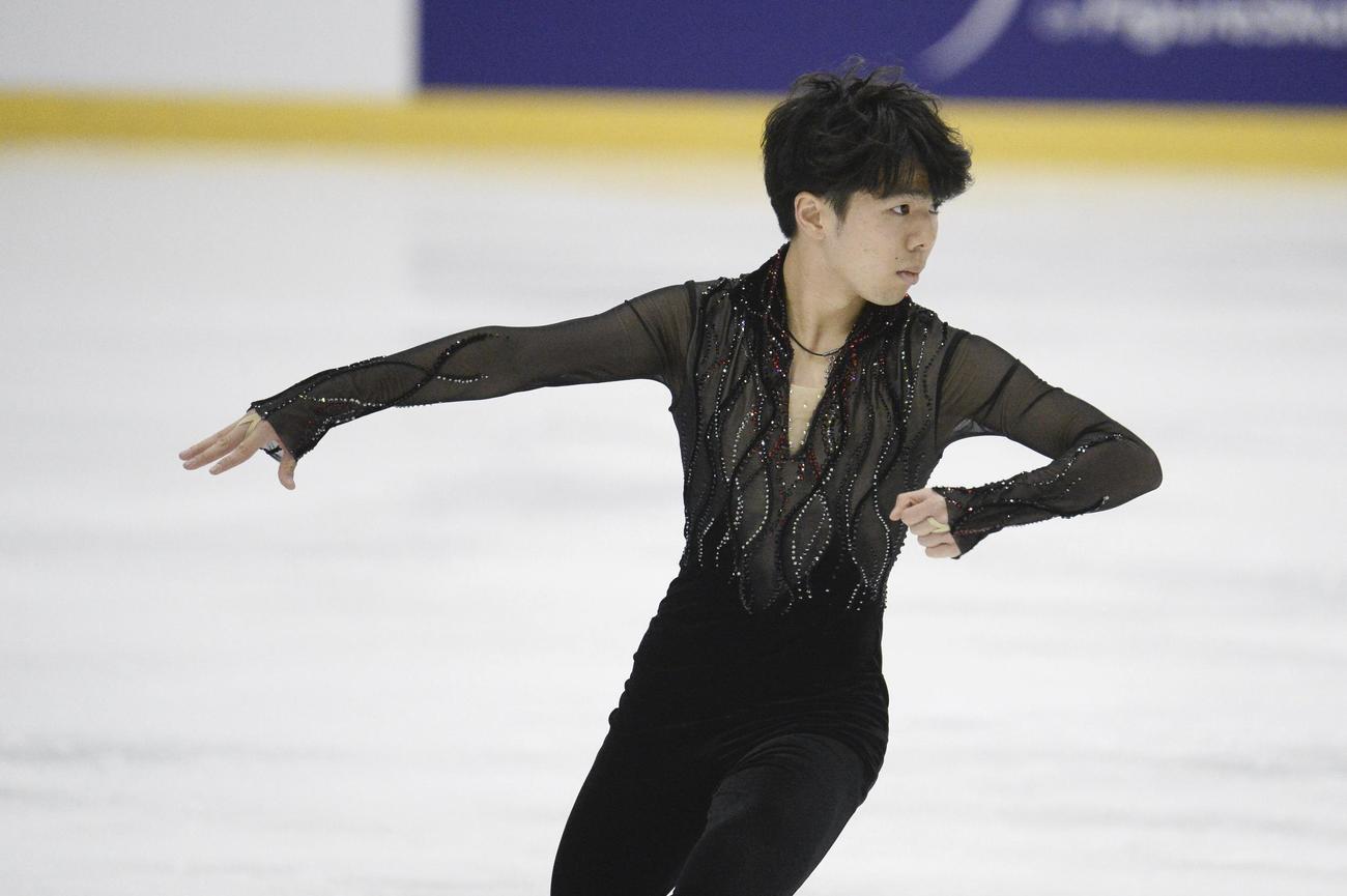 SPの演技をする佐藤駿（AP）