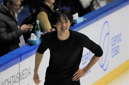フィギュアスケートGPシリーズフィンランド大会の公式練習に臨む島田（撮影・藤塚大輔）
