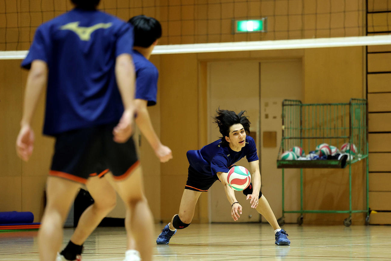 試合形式練習に臨む法大・高橋（撮影・河田真司）