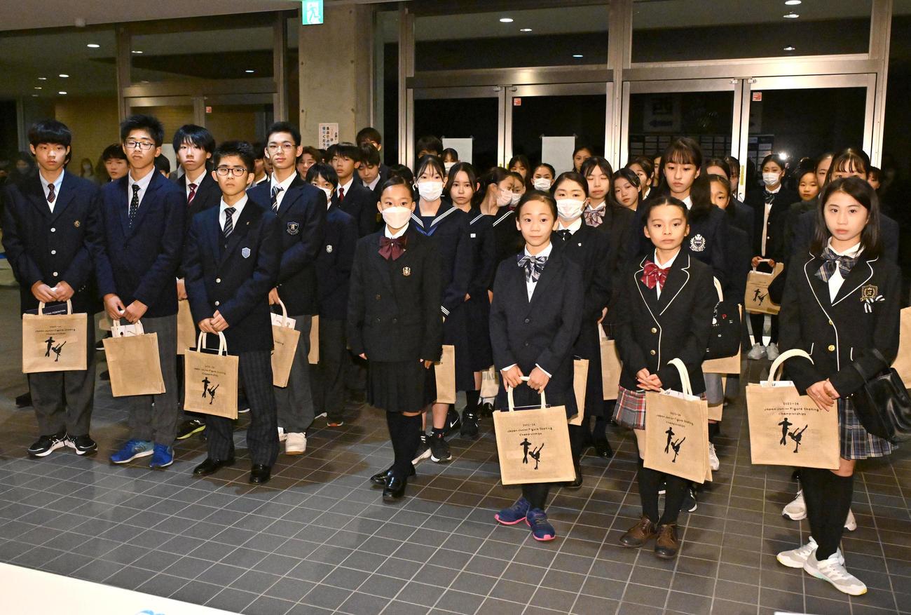 開会式に参加する選手ら（撮影・石井愛子）
