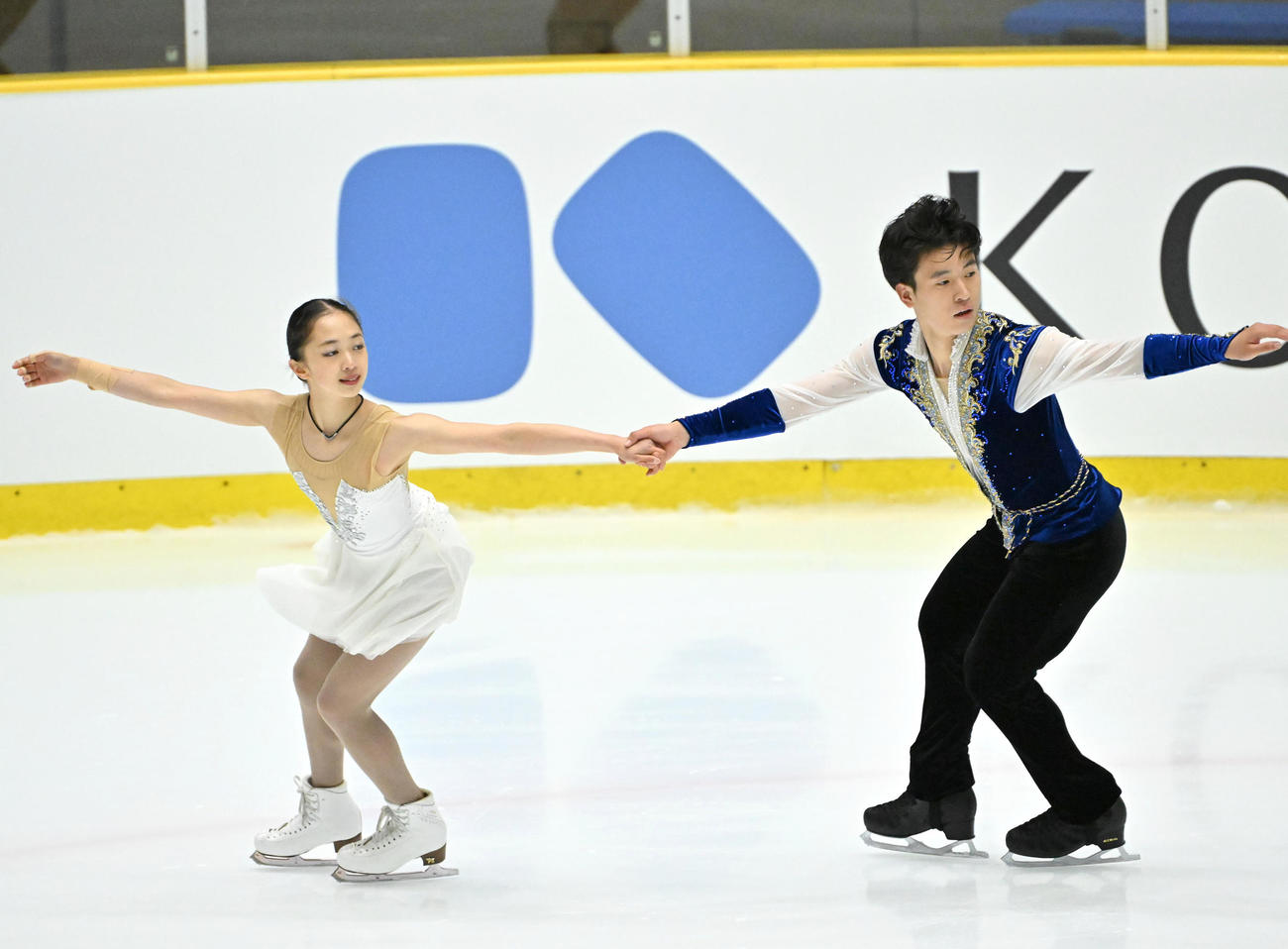 ショート　演技をする清水咲衣（左）本田ルーカス剛史ペア（撮影・石井愛子）