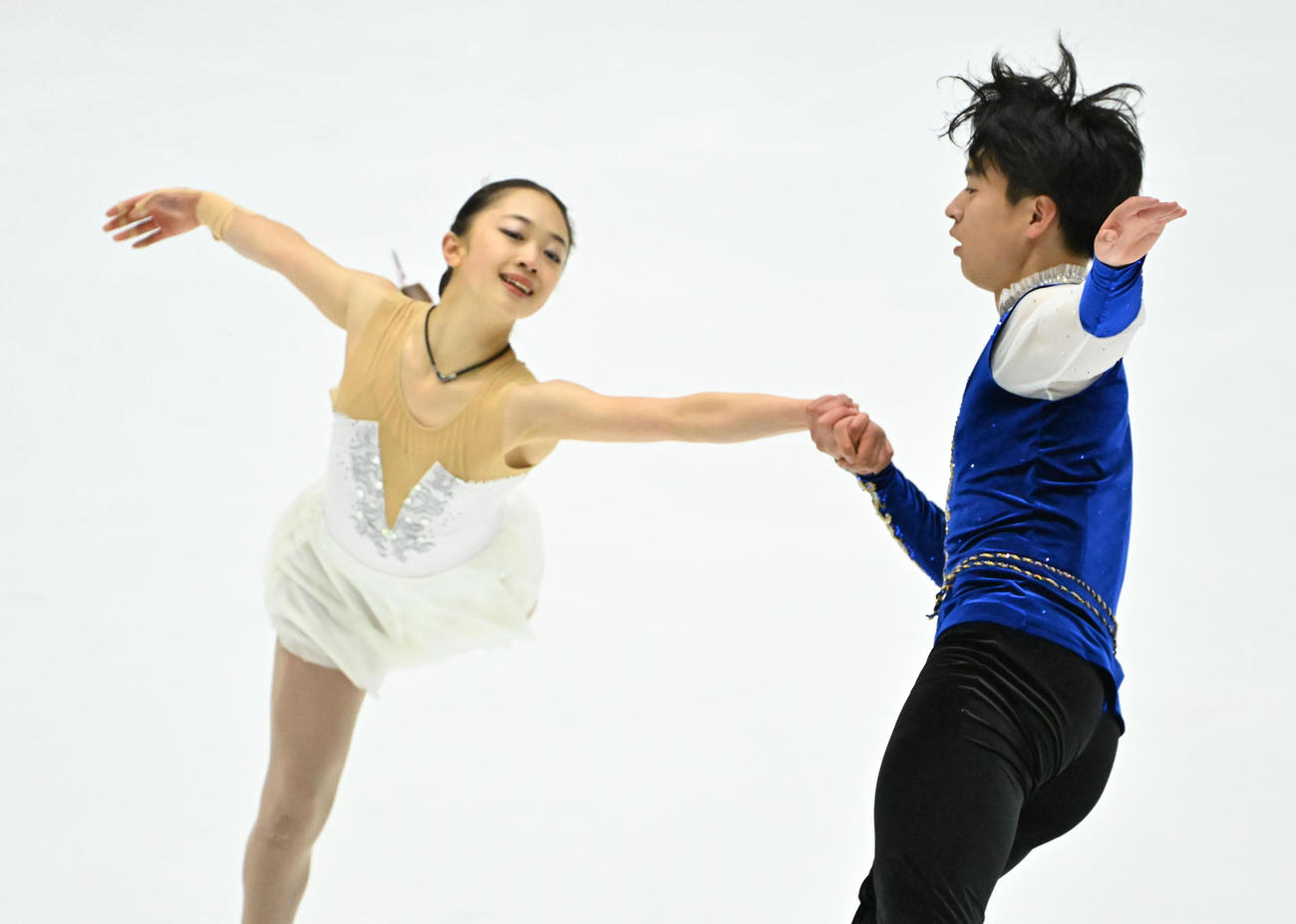 ショート　演技をする清水咲衣（左）本田ルーカス剛史ペア（撮影・石井愛子）