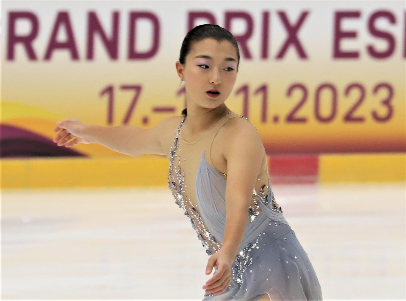 フィギュアスケートGPシリーズフィンランド大会　女子SP滑走前の6分間練習に励む坂本（撮影・藤塚大輔）