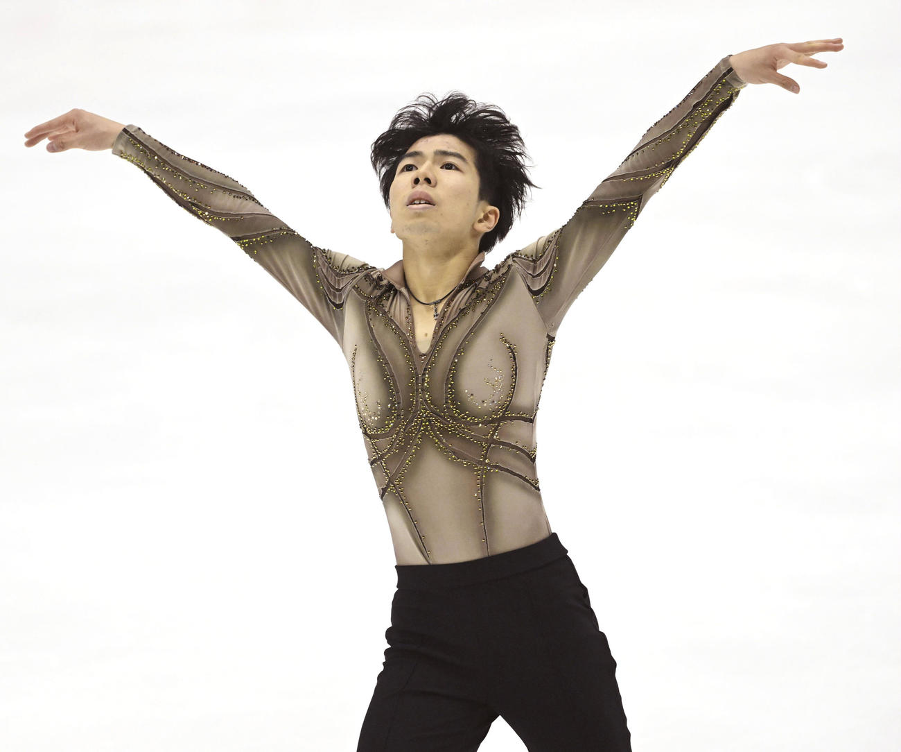 男子フリーの演技をする佐藤駿（AP）
