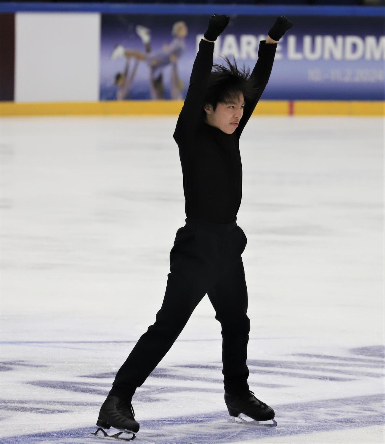 フィギュアスケートGPシリーズフィンランド大会　男子フリー当日の公式練習に参加した三浦（撮影・藤塚大輔）