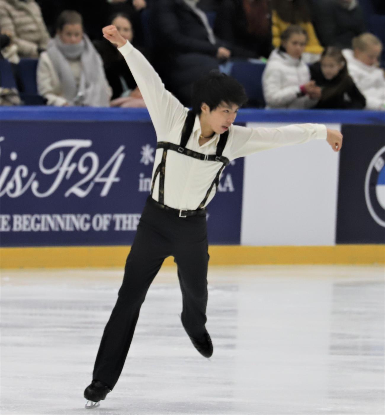 フィギュアスケートGPシリーズフィンランド大会　男子フリーで演技を披露する三浦（撮影・藤塚大輔）