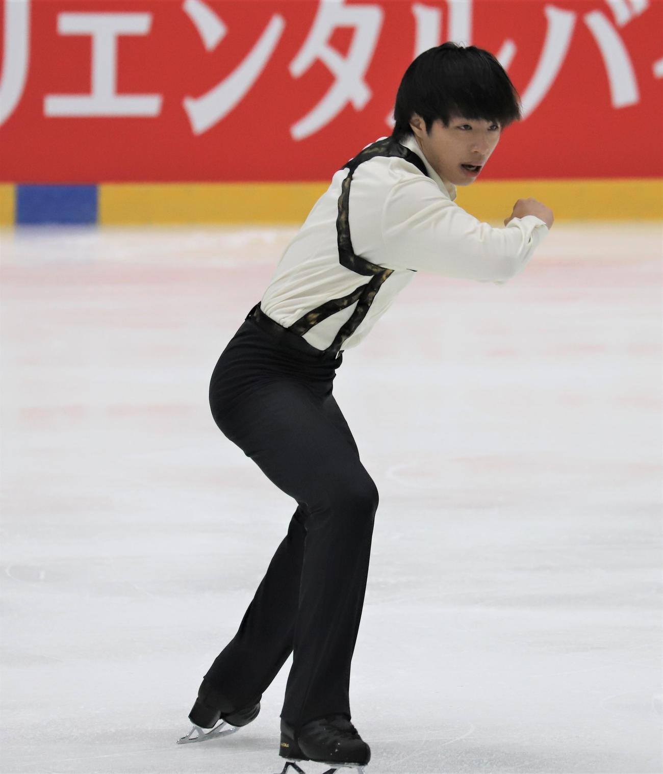 フィギュアスケートGPシリーズフィンランド大会　男子フリーで演技を披露する三浦（撮影・藤塚大輔）