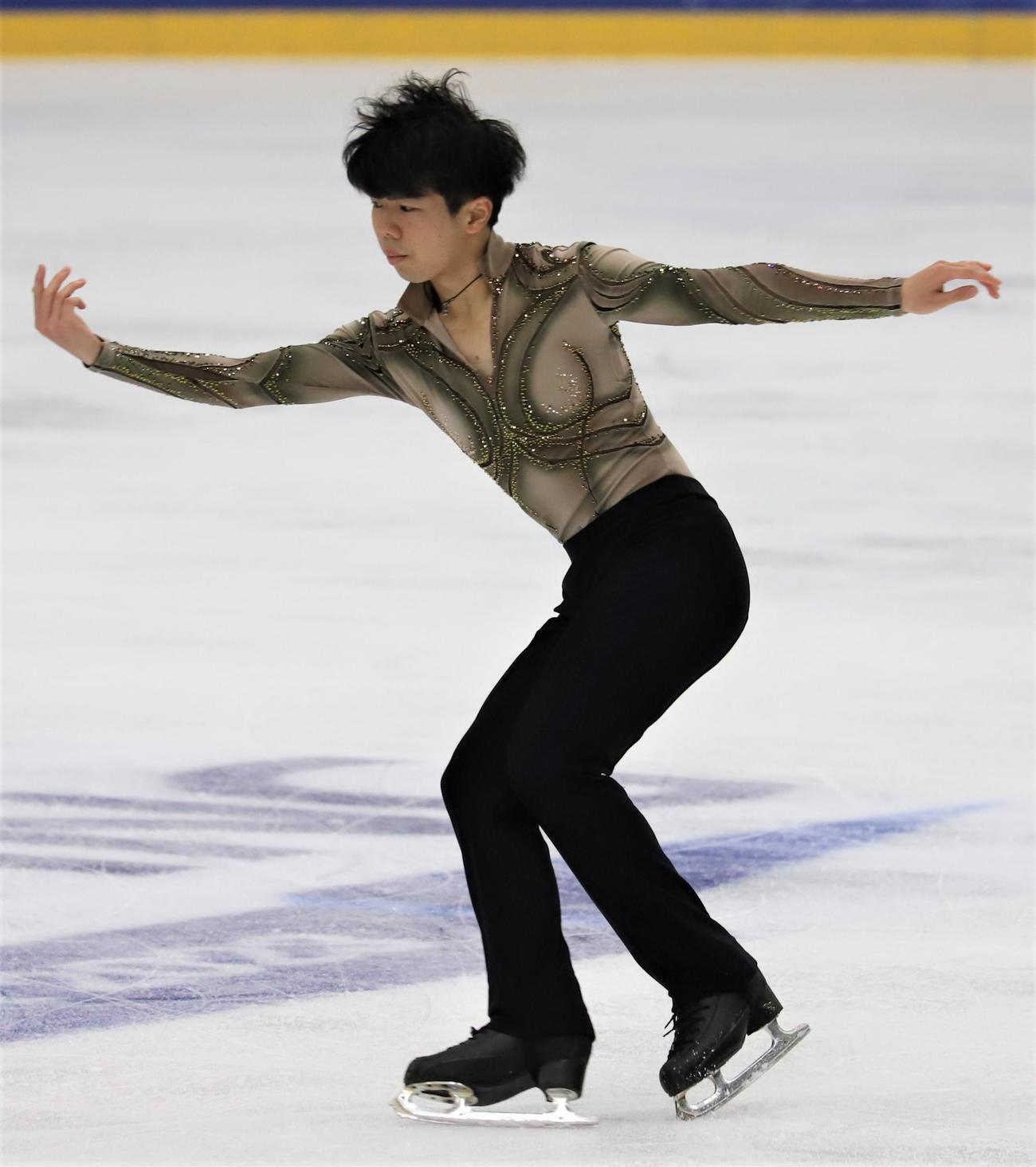 フィギュアスケートGPシリーズフィンランド大会　男子フリー当日の公式練習に参加した佐藤（撮影・藤塚大輔）