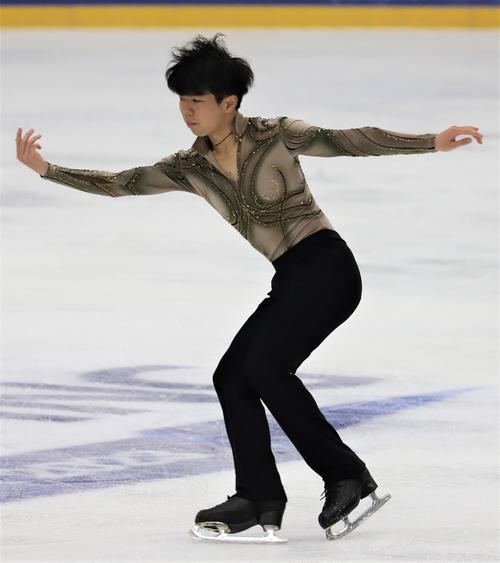 フィギュアスケートGPシリーズフィンランド大会　男子フリー当日の公式練習に参加した佐藤（撮影・藤塚大輔）