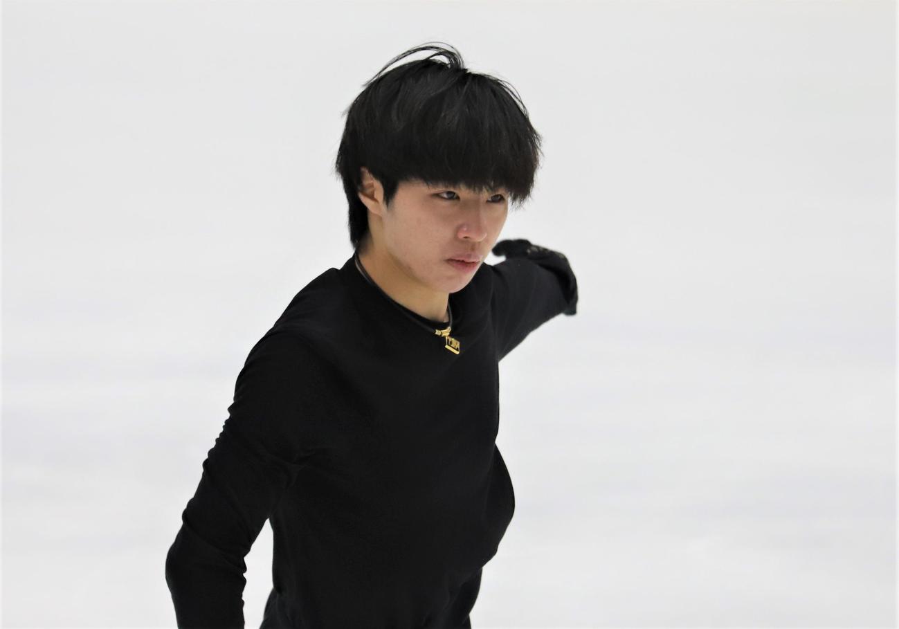 フィギュアスケートGPシリーズフィンランド大会　男子フリー当日の公式練習に参加した三浦（撮影・藤塚大輔）