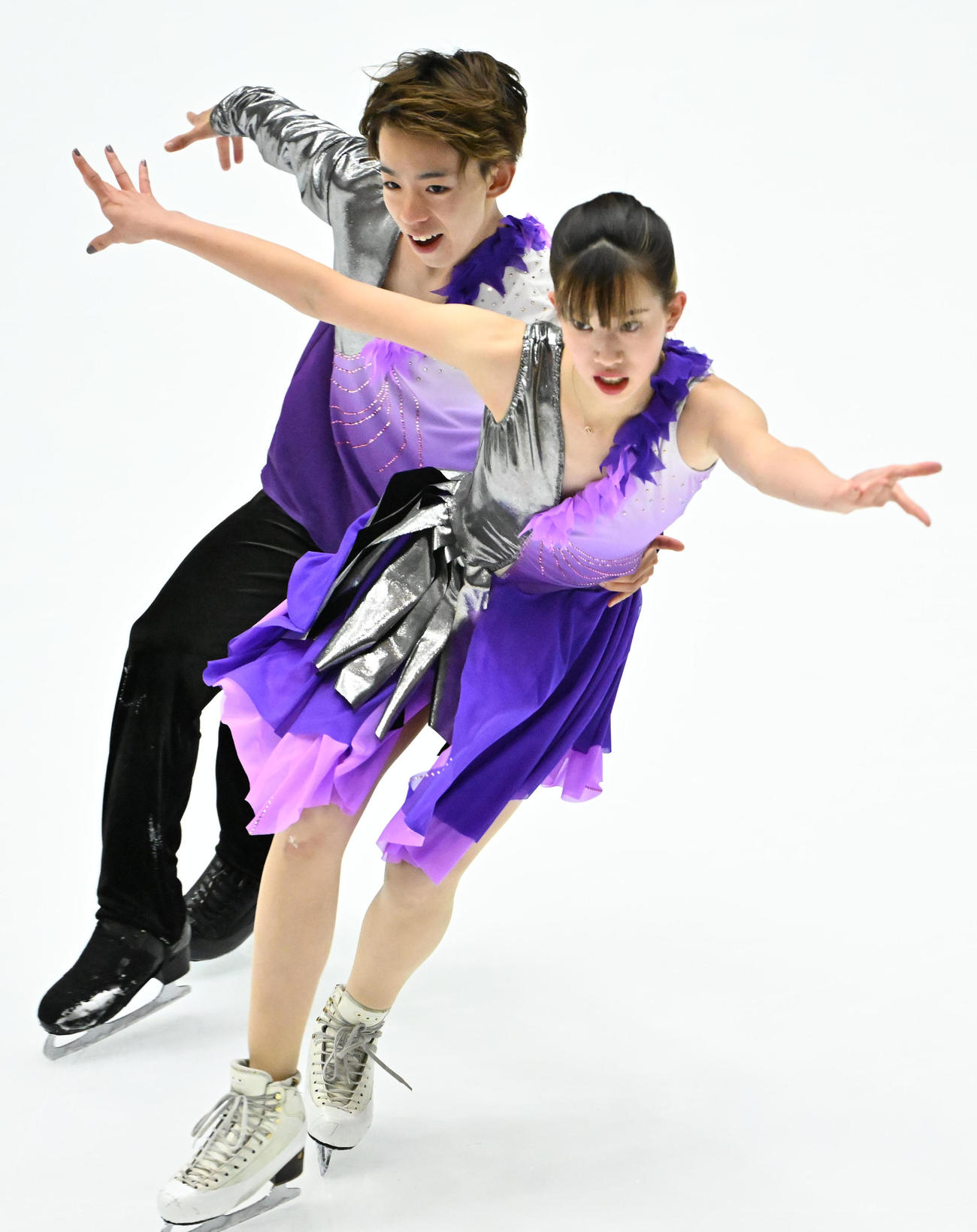 アイスダンスフリー　演技をする山下珂歩（左）永田裕人ペア（撮影・石井愛子）