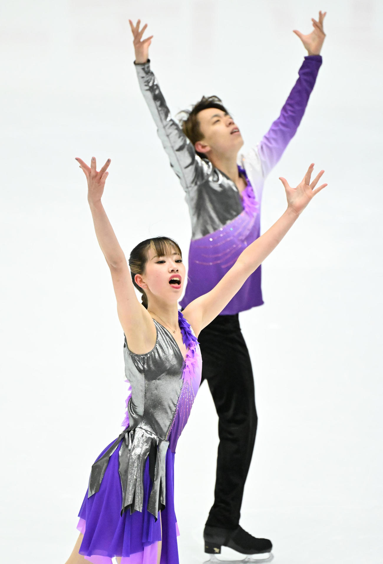 アイスダンスフリー　演技をする山下珂歩（左）永田裕人ペア（撮影・石井愛子）