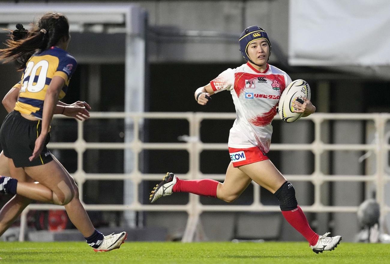 女子1次リーグで4トライを決めた堤（共同）