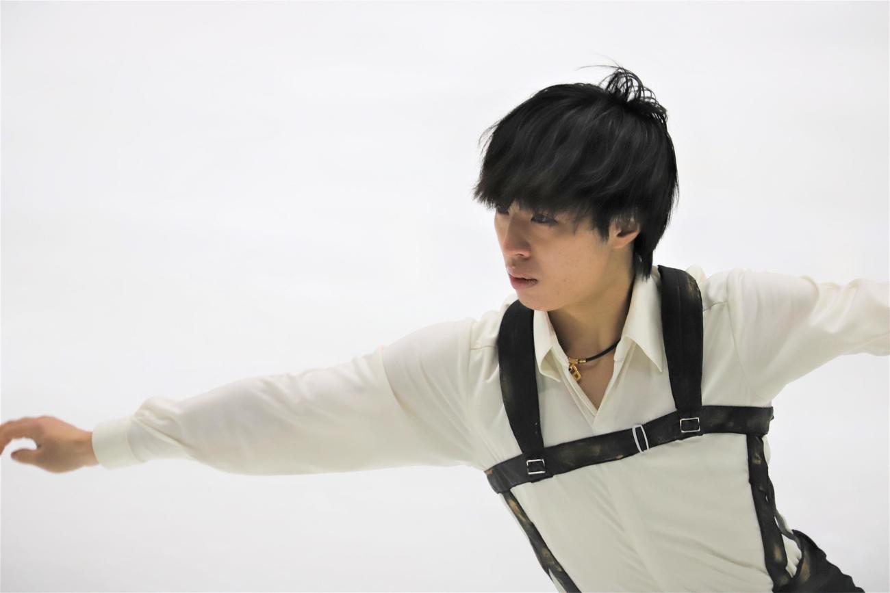 フィギュアスケートGPシリーズフィンランド大会　男子フリー直前の6分間練習に励む三浦（撮影・藤塚大輔）