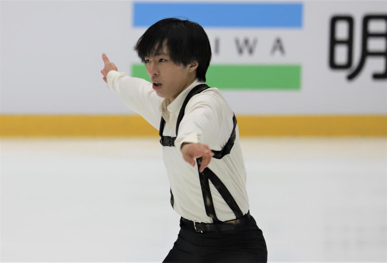 フィギュアスケートGPシリーズフィンランド大会　男子フリーで演技を披露する三浦（撮影・藤塚大輔）