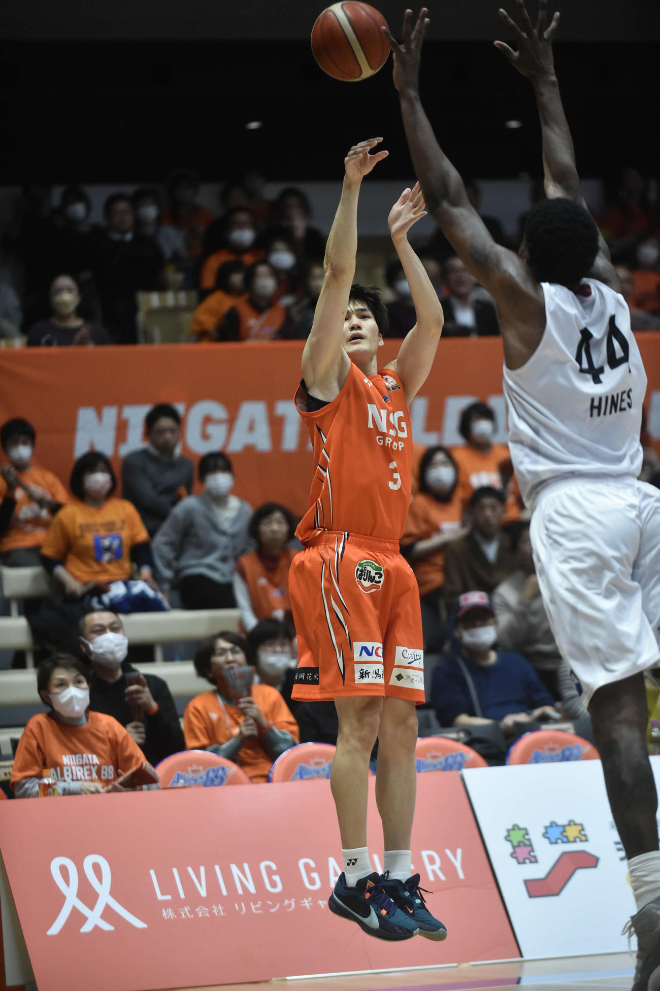 第2Q、新潟・大矢が3点シュートを決める